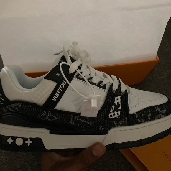 Lv Trainers - Picture 4 of 4